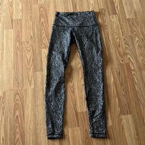lululemon black spotted leggings size 6, never worn